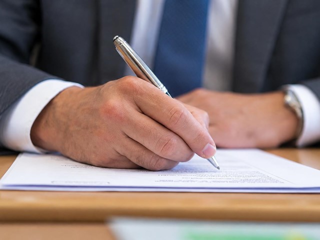 Abogado de derecho bancario en Lugo para reclamar lo que te cobran de más
